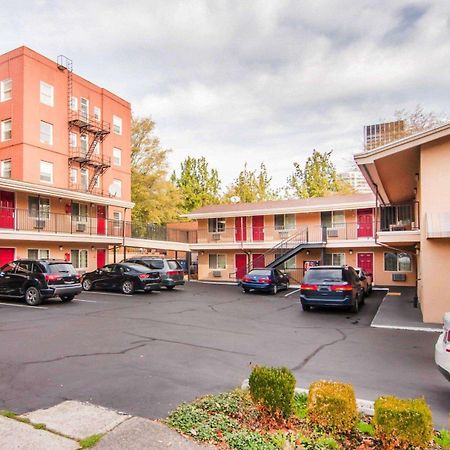 Econo Lodge City Center Портленд Экстерьер фото